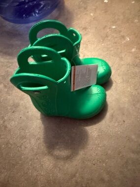 NEW! Crocs Kids Waterproof Green Pull-On Rain Boots